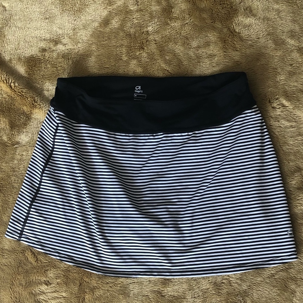 Gap Fit stripe tennis/golf skirt